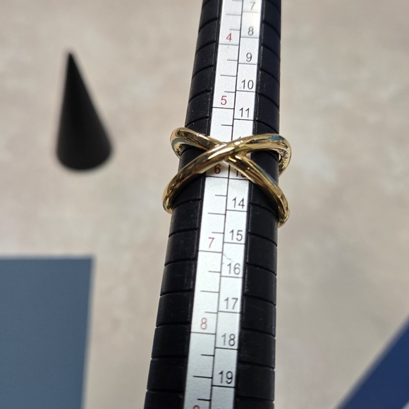 Fashione Gold Tone Simple Ring Size 6 - Picture 7 of 14